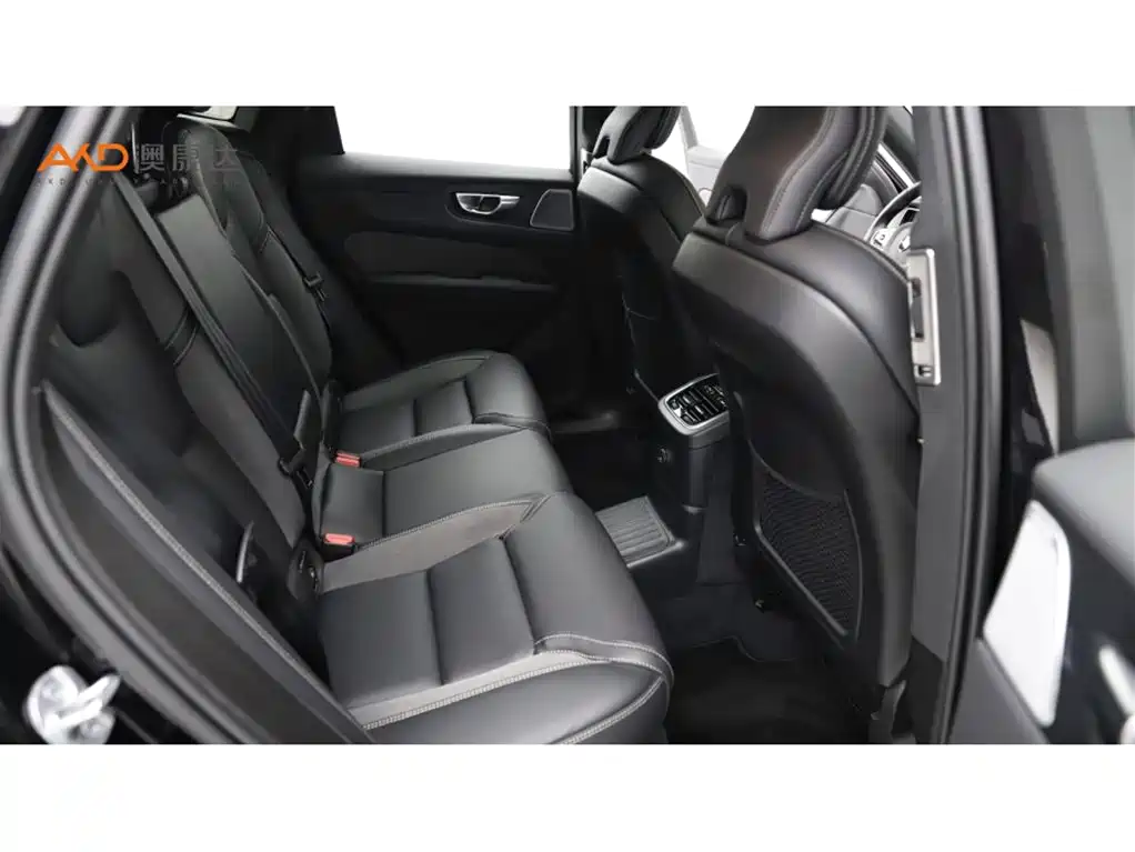 Volvo XC60 PHEV 2025 — фото 8