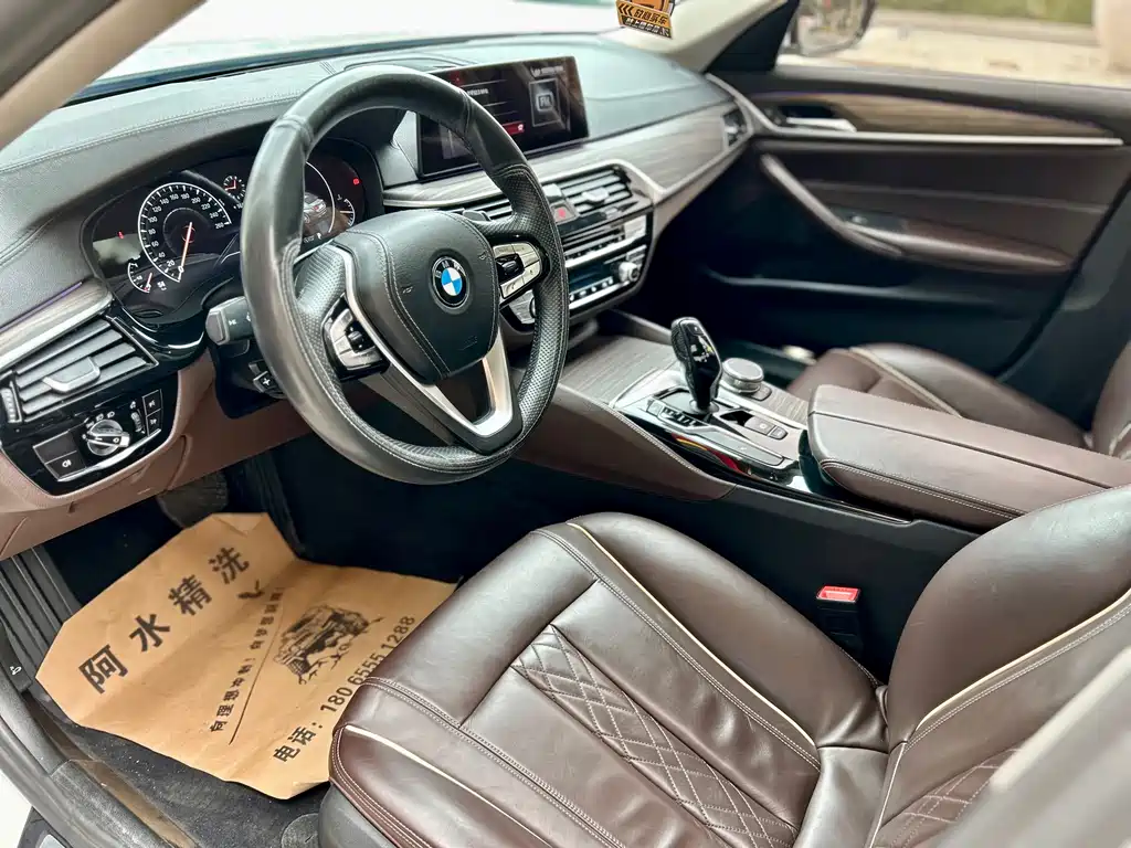 BMW 5 Series 2020 — фото 11