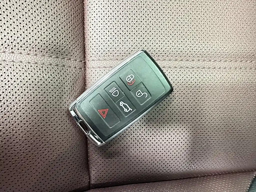 Land Rover Evoque 2022 — фото 13