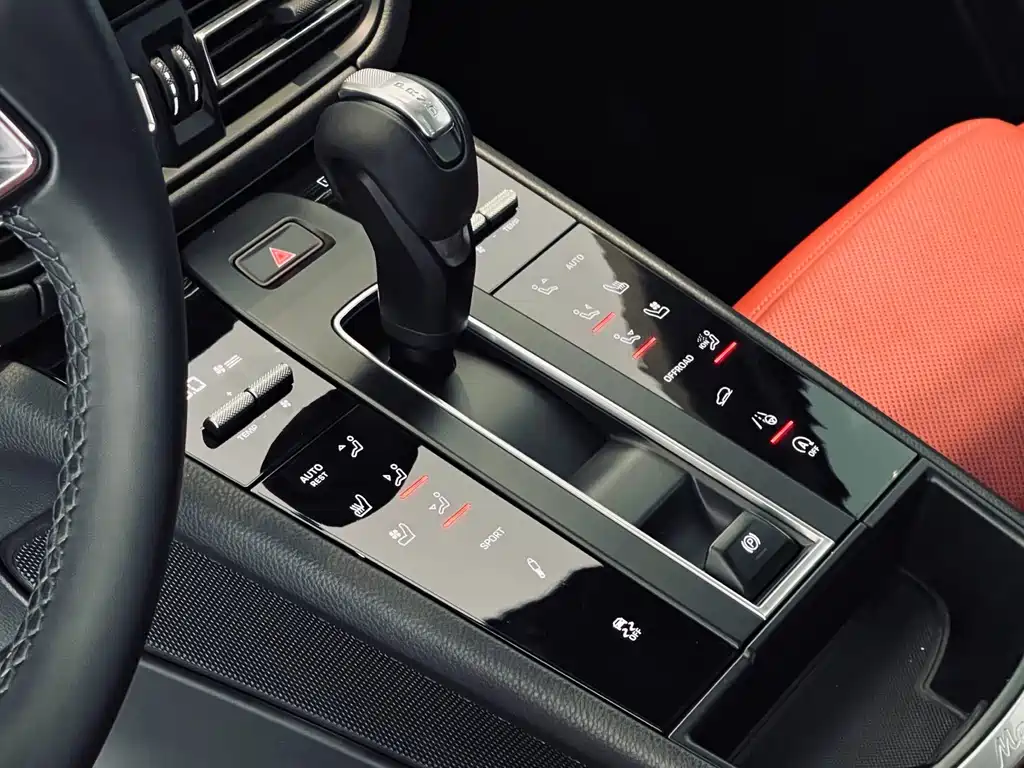 Porsche Macan 2023 — фото 10
