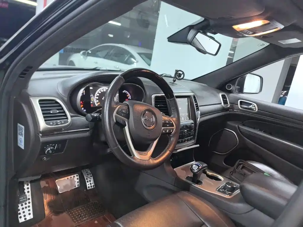 Jeep Grand Cherokee 2014 — фото 13