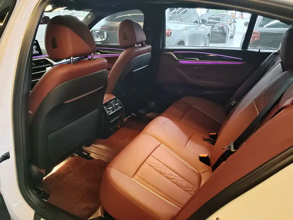 BMW 5 Series 2023 — фото 11
