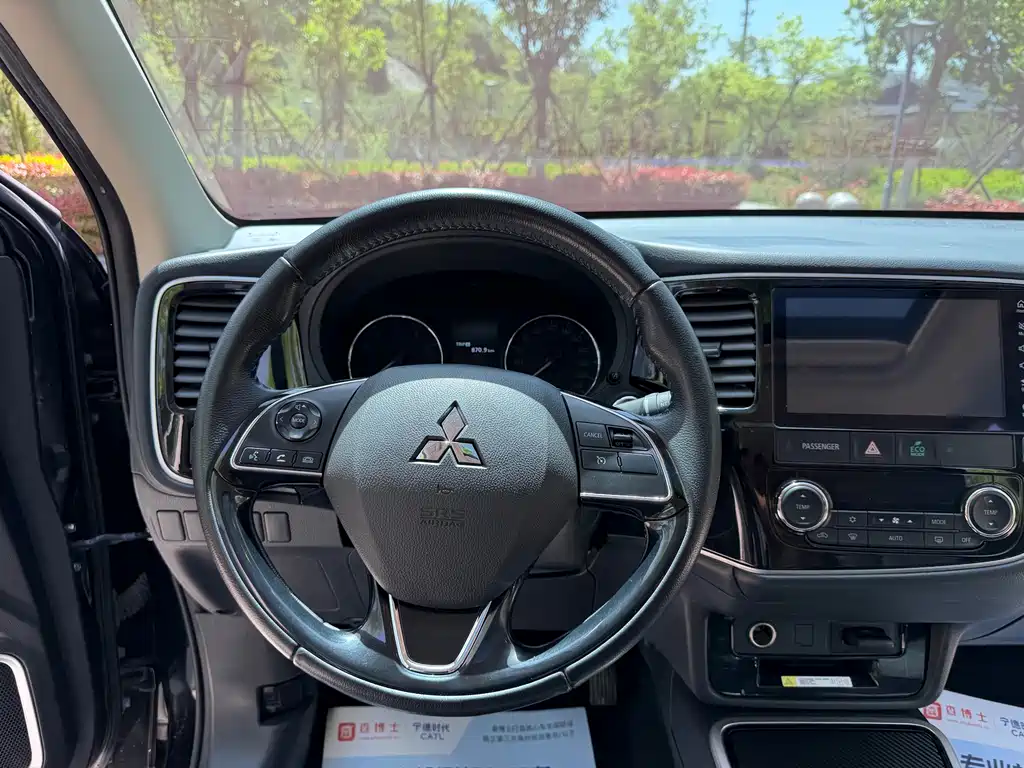 Mitsubishi Outlander 2021 — фото 12