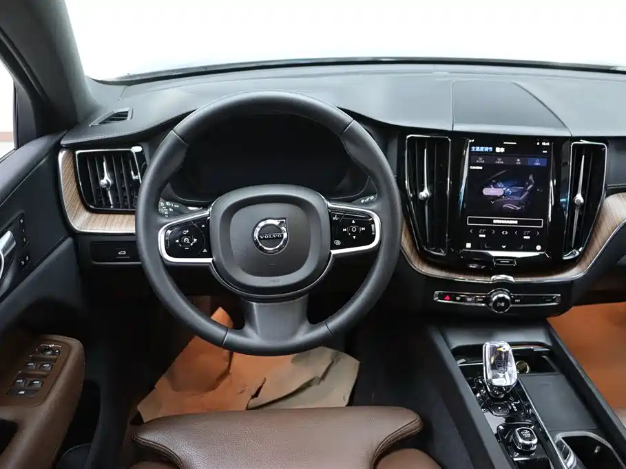 Volvo XC60 2024 — фото 30