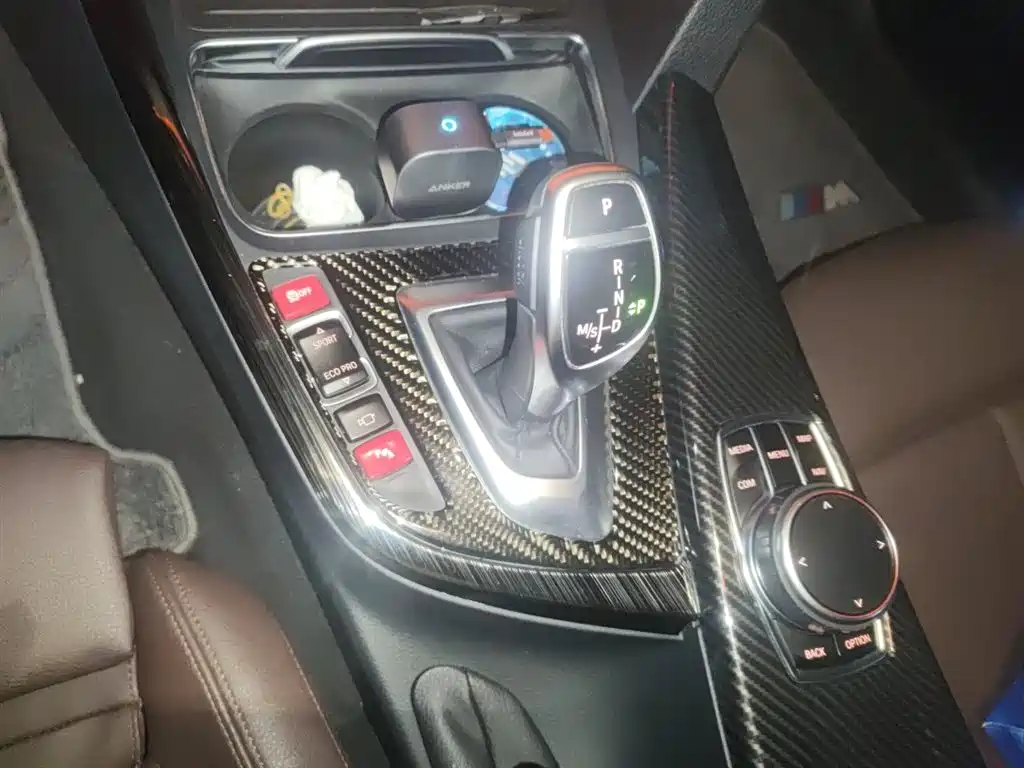 BMW 3 Series 2018 — фото 11