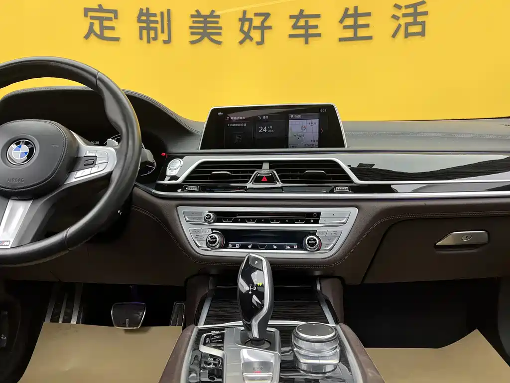 BMW 7 Series 2018 — фото 15