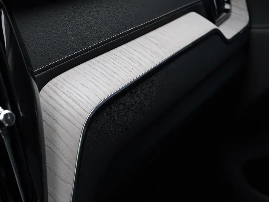 Volvo XC60 2020 — фото 20
