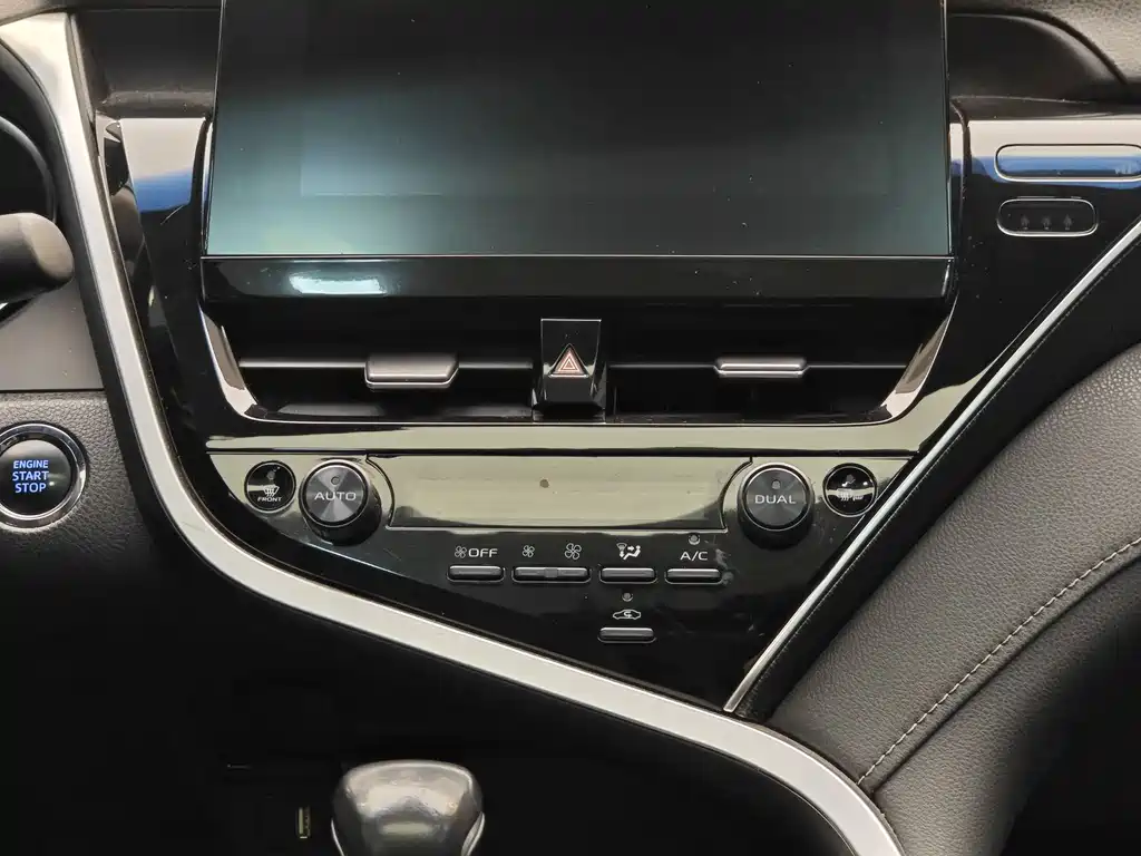 Toyota Camry 2022 — фото 16