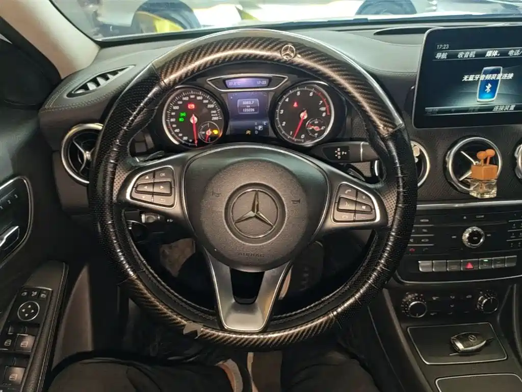Mercedes-Benz GLA 2017 — фото 11