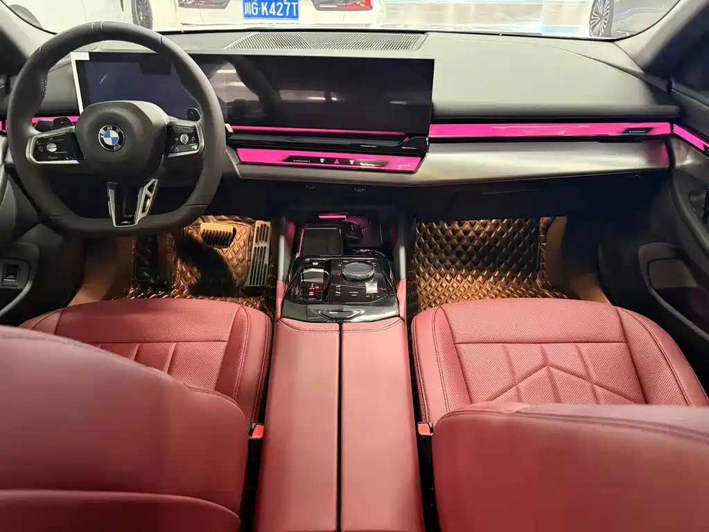 BMW 5 Series 2025 — фото 10