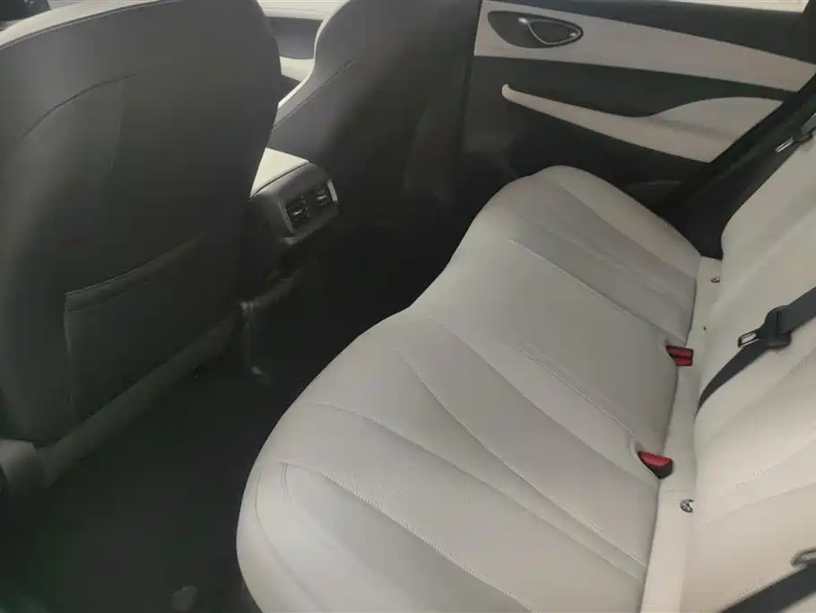 BYD Seal 05 DM-i 2025 — фото 11
