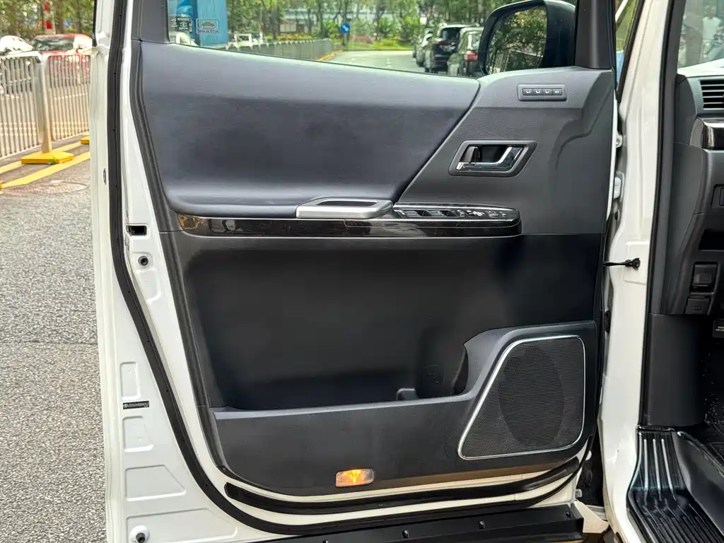 Toyota Alphard 2014 — фото 16
