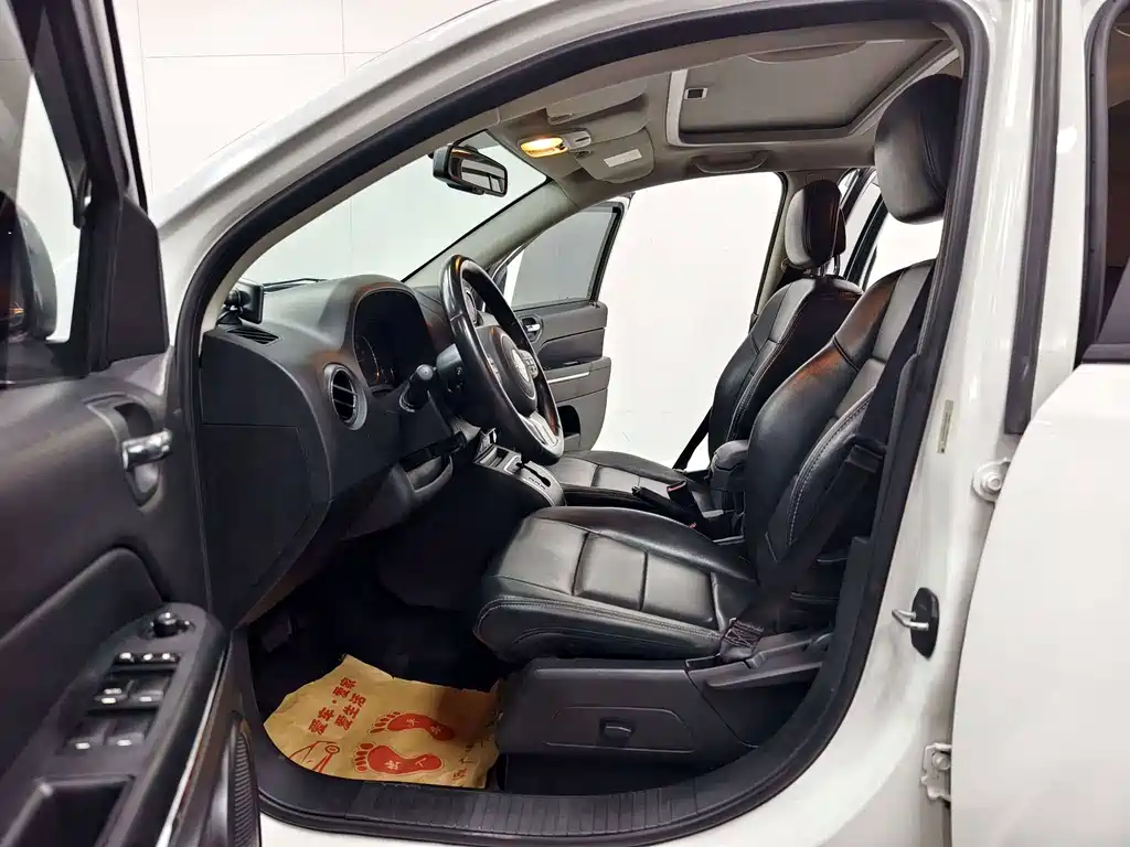 Jeep Compass 2013 — фото 11