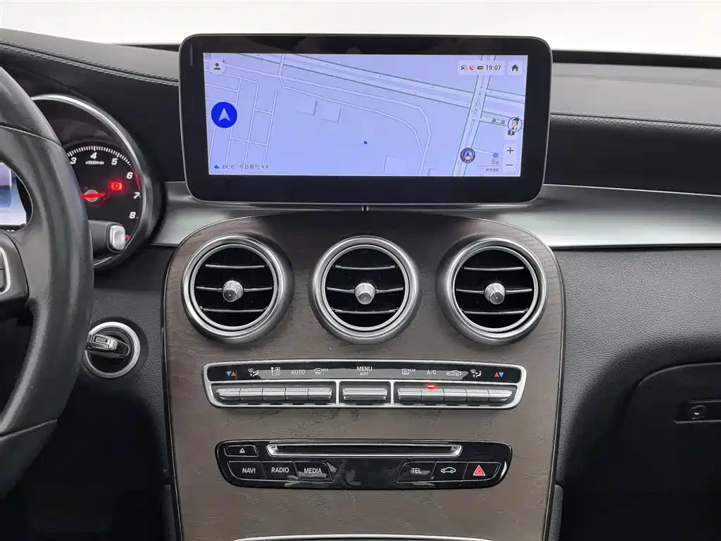 Mercedes-Benz GLC 2018 — фото 12