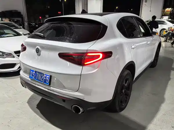 Alfa Romeo Stelvio 2017