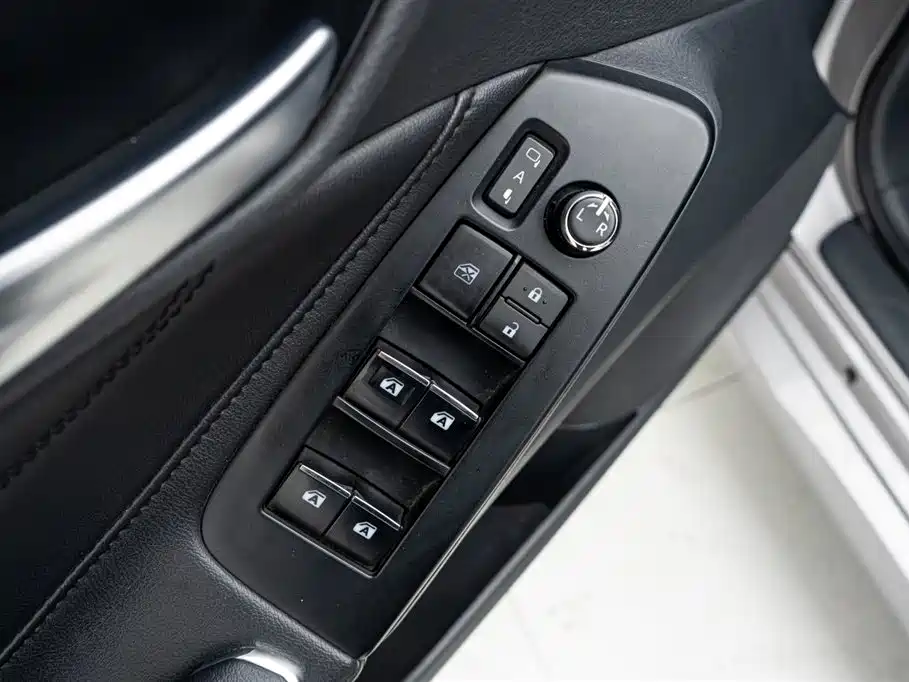 Toyota Avalon 2023 — фото 19
