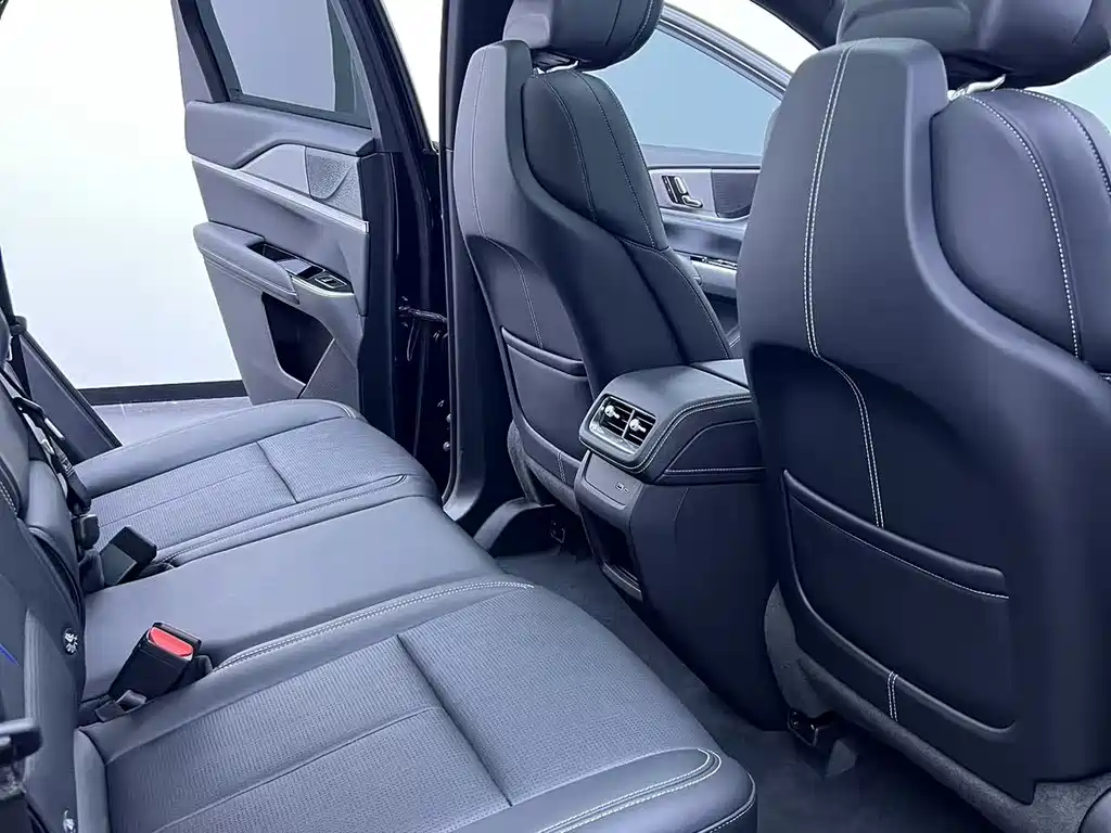 Cadillac XT5 2025 — фото 13
