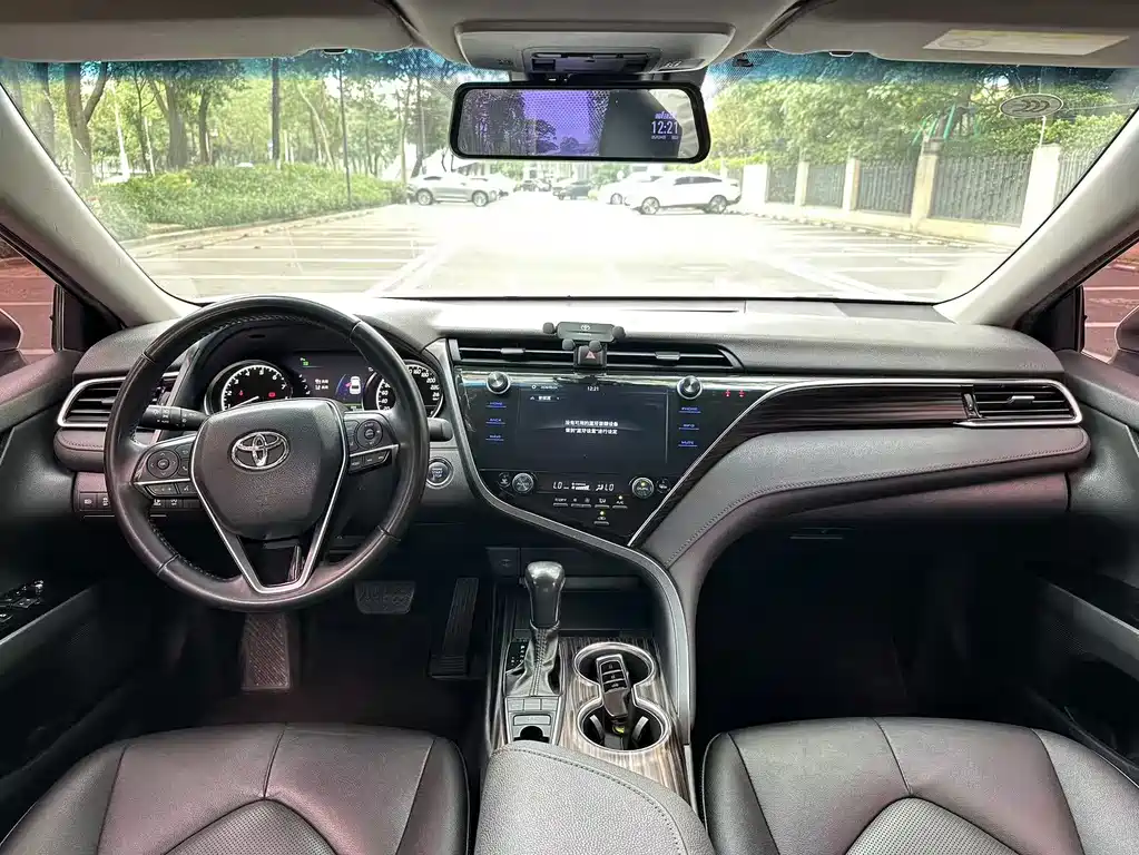 Toyota Camry 2020 — фото 6
