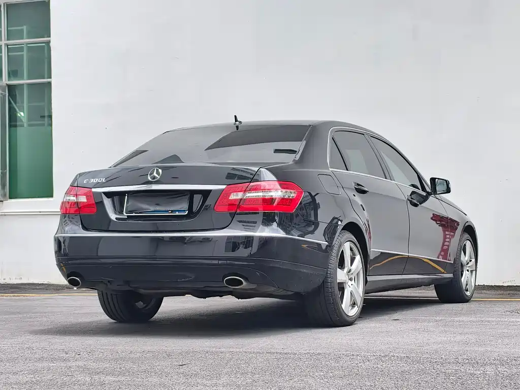 Mercedes-Benz E-Class 2013 — фото 10