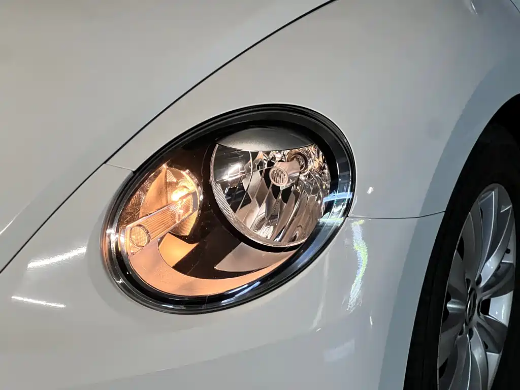Volkswagen Beetle 2015 — фото 15