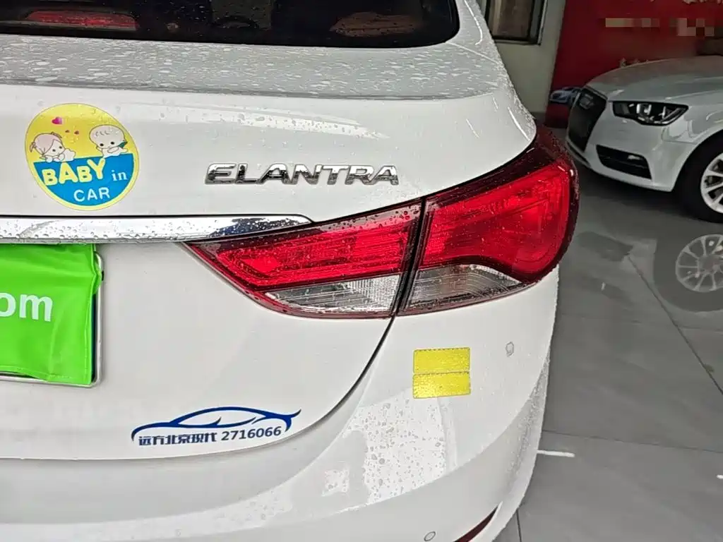 Hyundai Elantra 2017 — фото 8