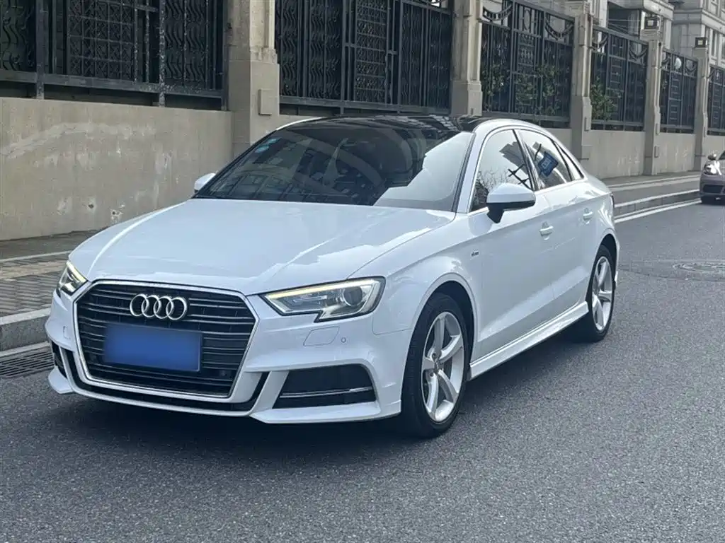 Audi A3 2018 — фото 2