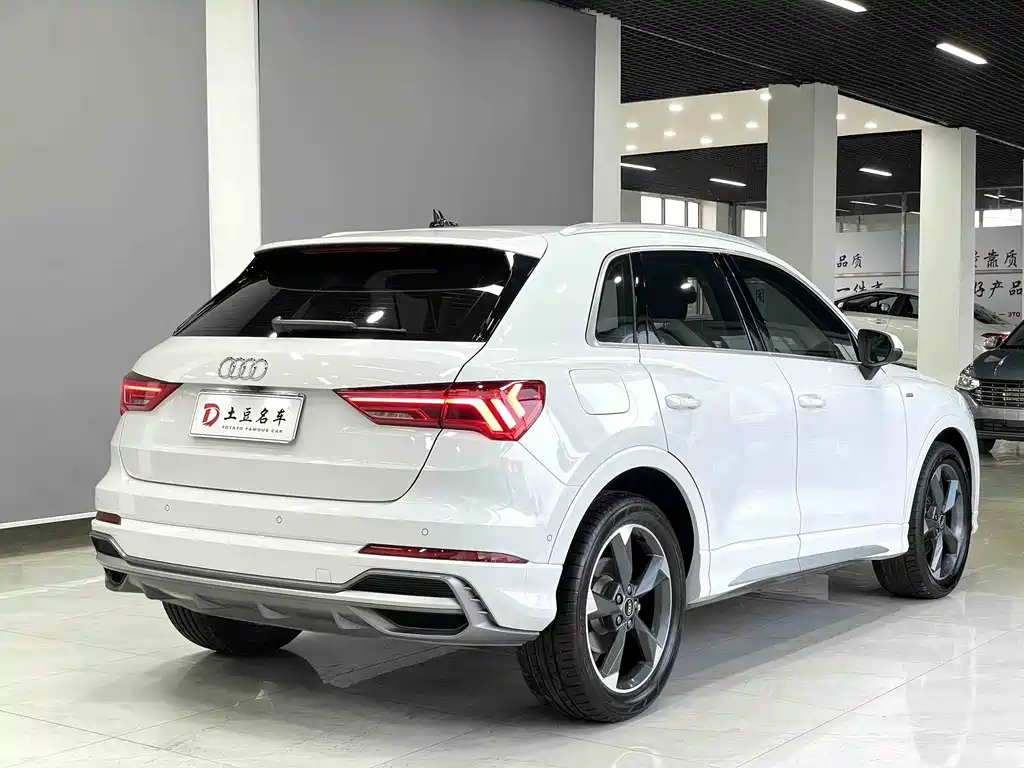 Audi Q3 2022 — фото 4