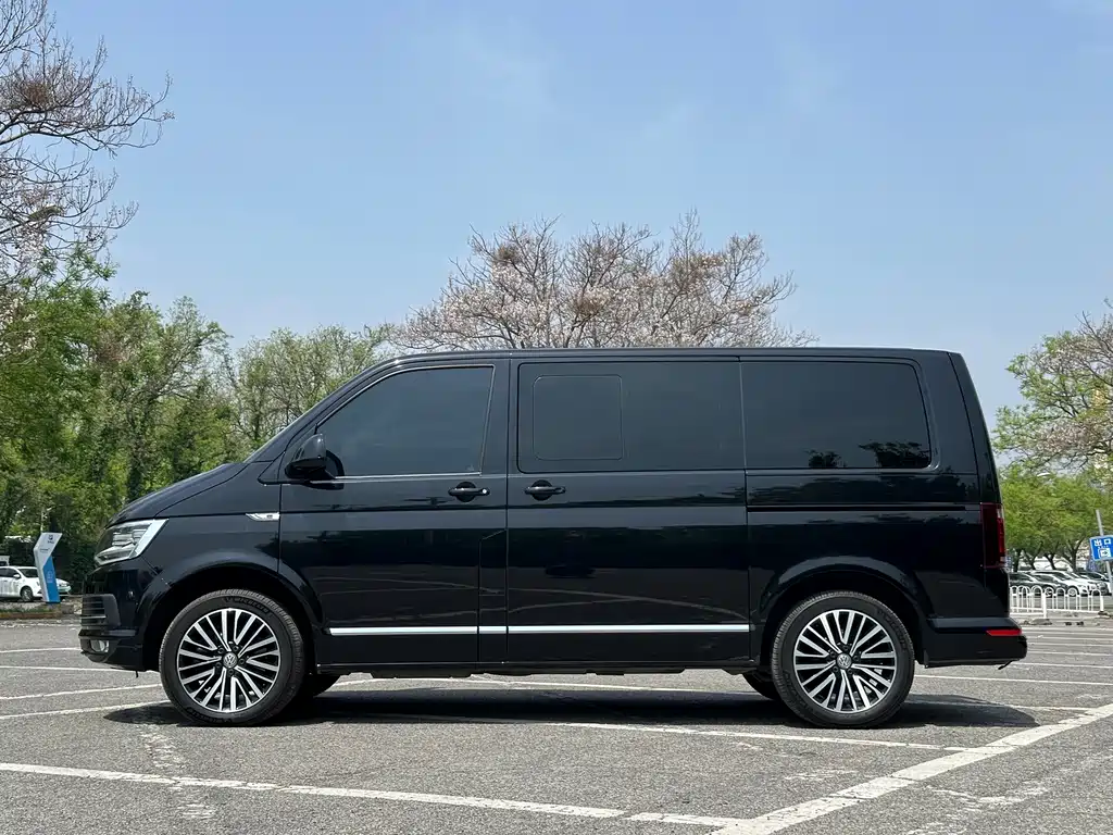 Volkswagen Multivan 2018 — фото 18