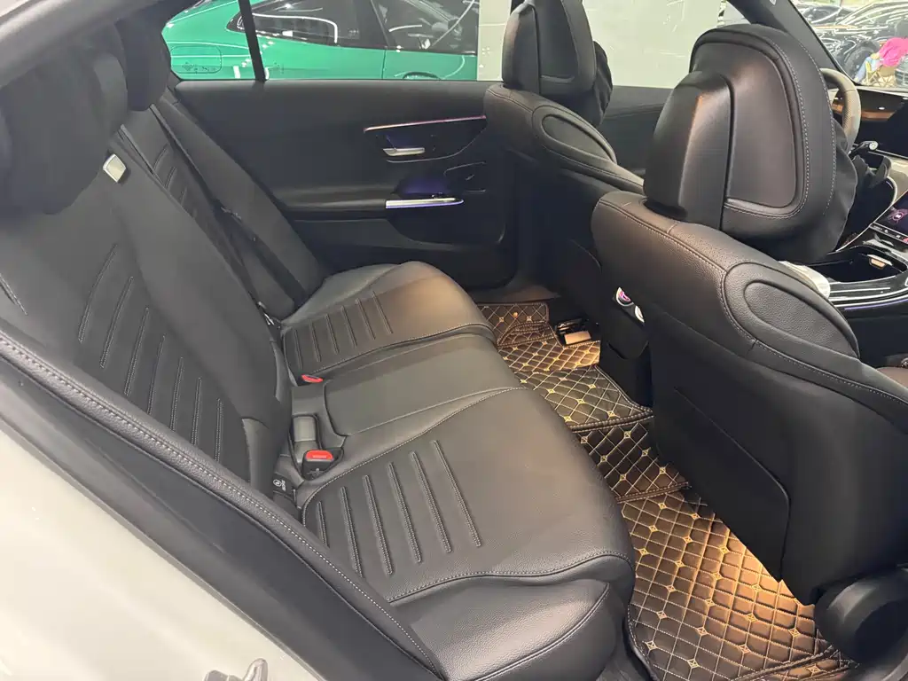 Mercedes-Benz C-Class 2025 — фото 11