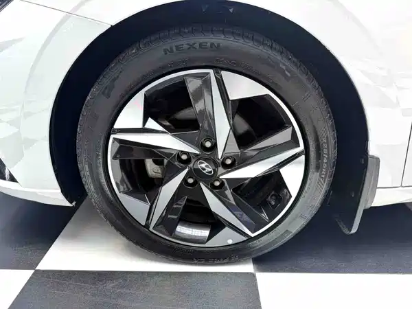 Hyundai Elantra 2022