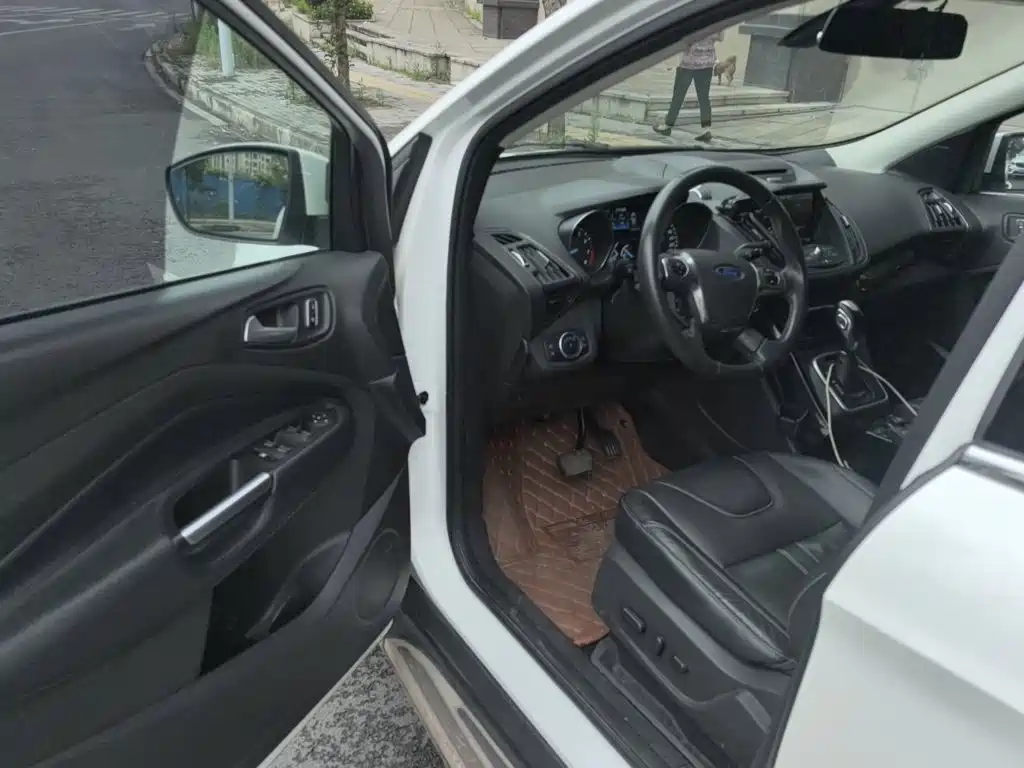 Ford Kuga 2015 — фото 14