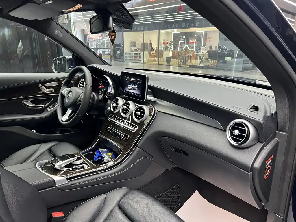 Mercedes-Benz GLC 2018 — фото 12