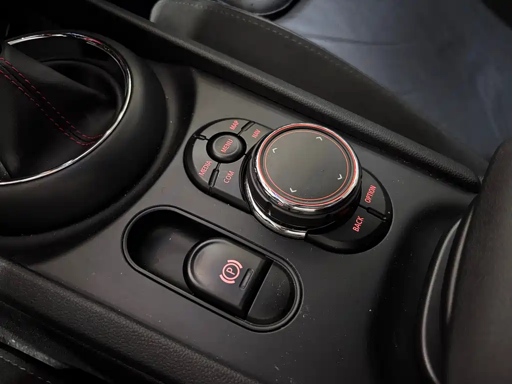 MINI Clubman 2018 — фото 21