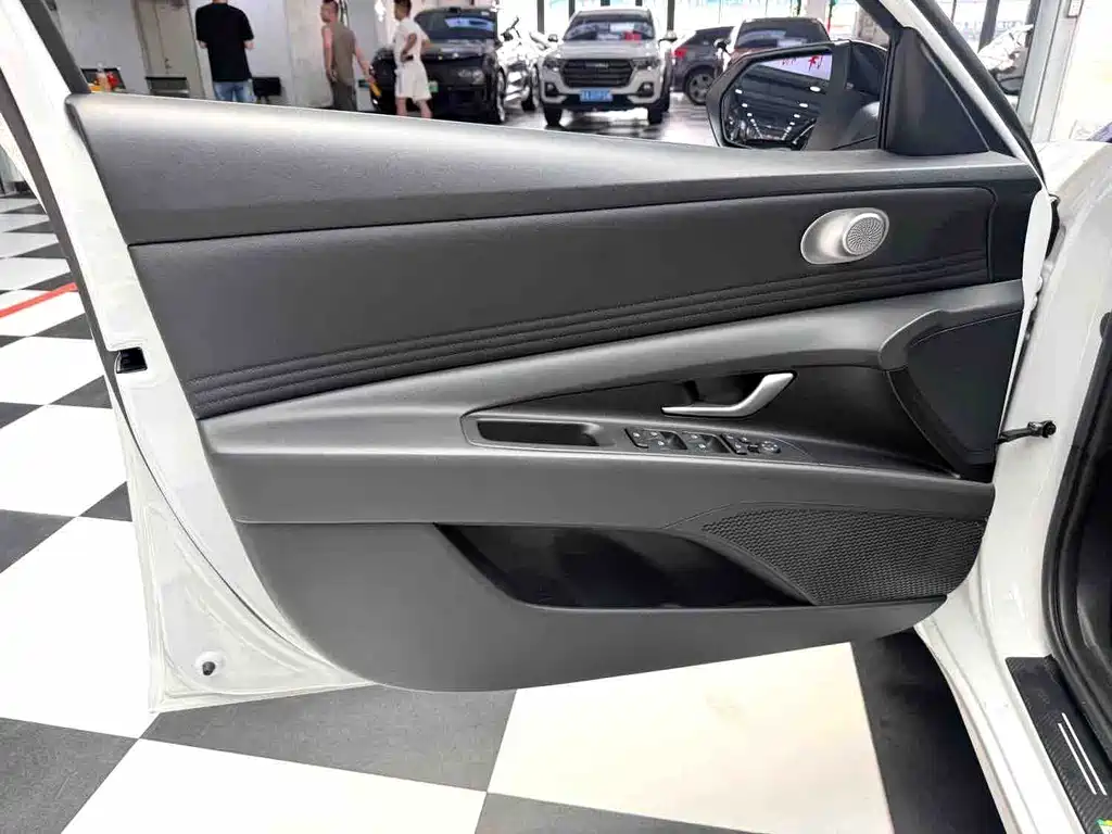 Hyundai Elantra 2022