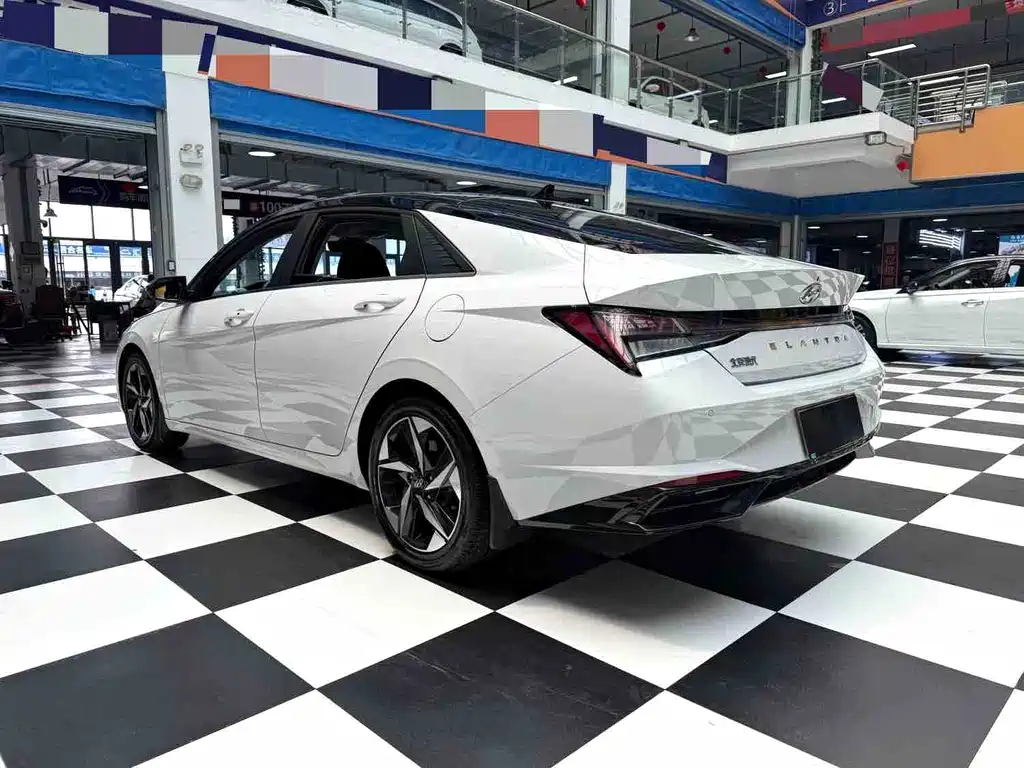 Hyundai Elantra 2022 — фото 13