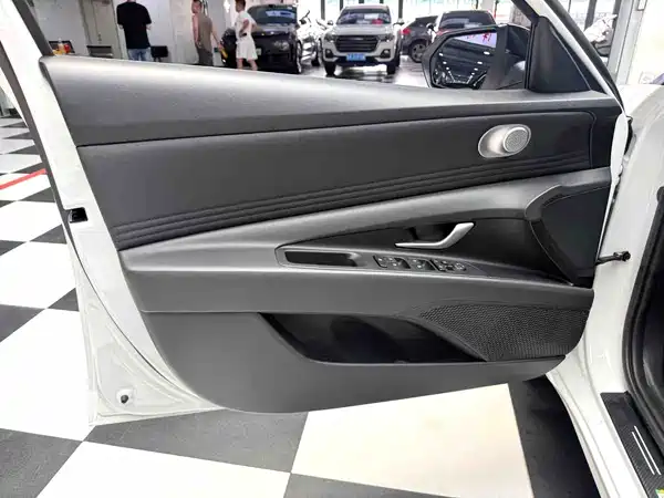 Hyundai Elantra 2022