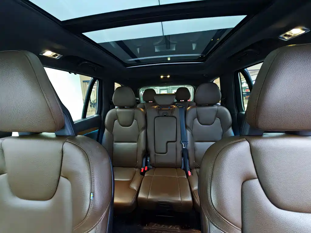 Volvo XC90 2022 — фото 15