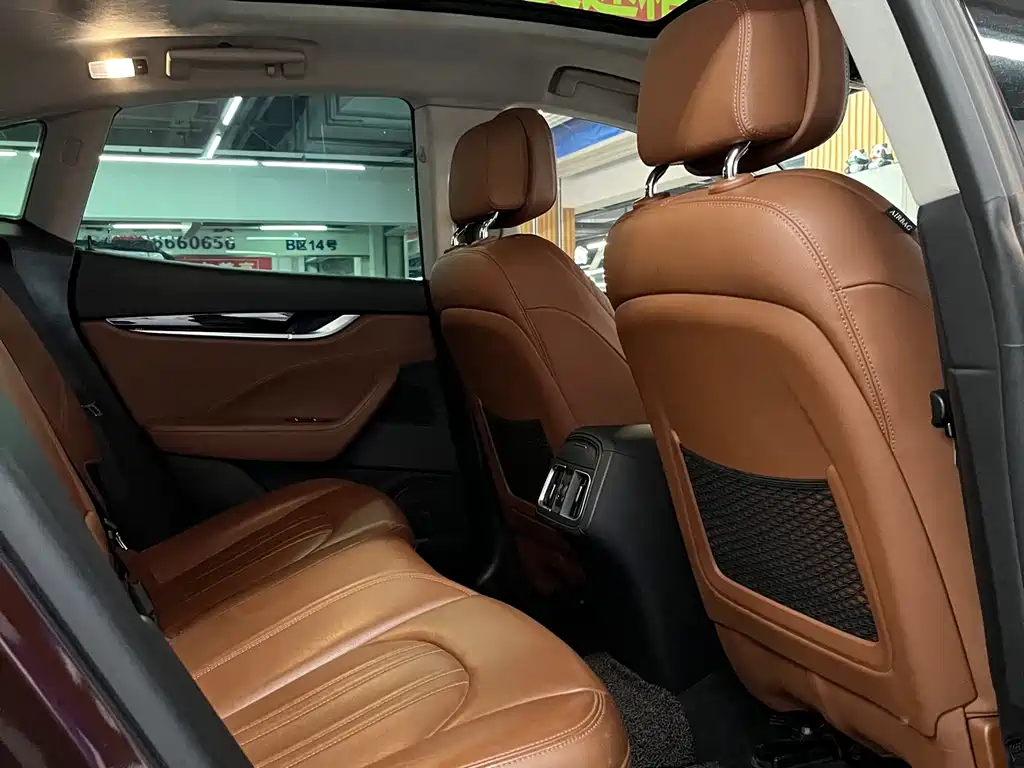 Maserati Levante 2016 — фото 14