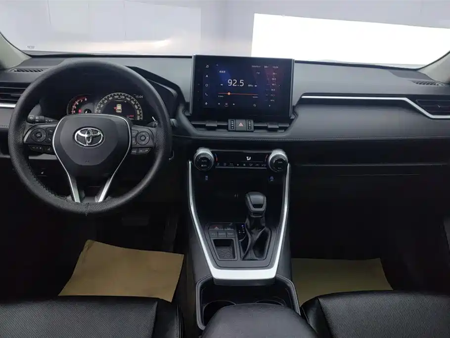 Toyota RAV4 2022 — фото 12