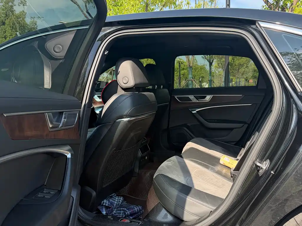 Audi A6L 2022