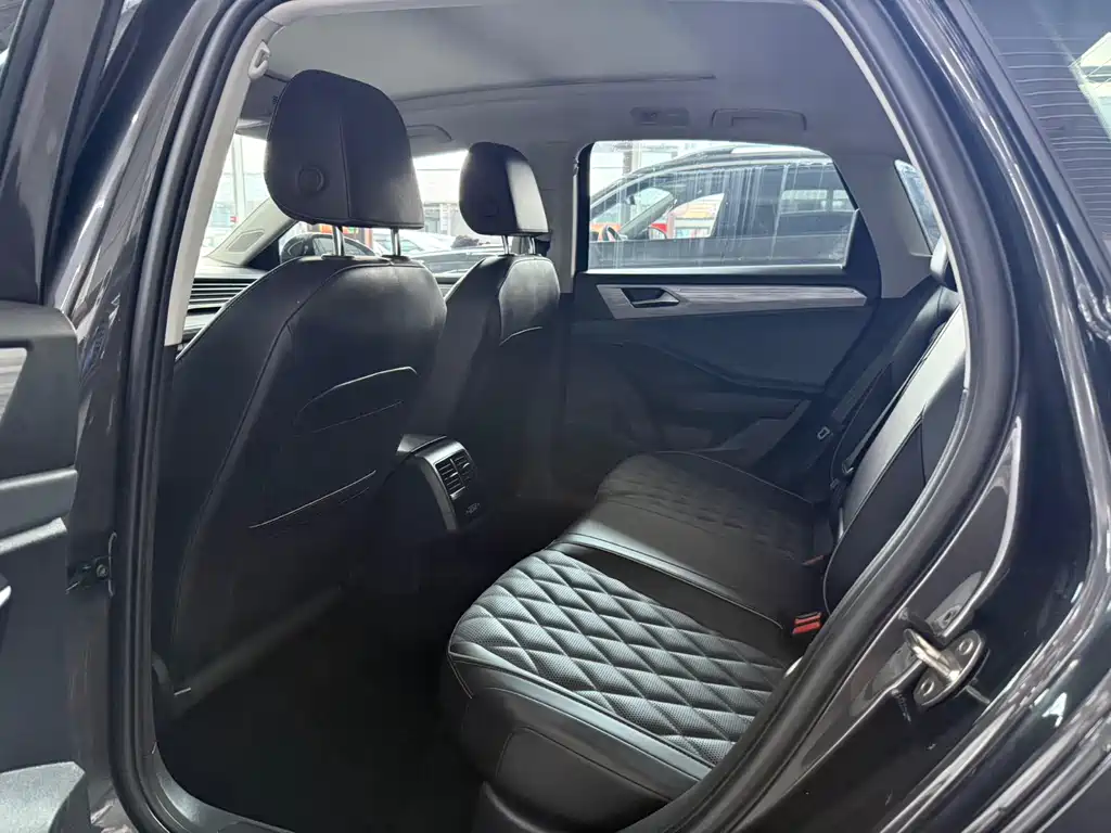 Volkswagen Sagitar 2022