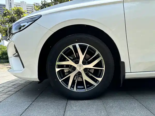 Geely Emgrand 2025