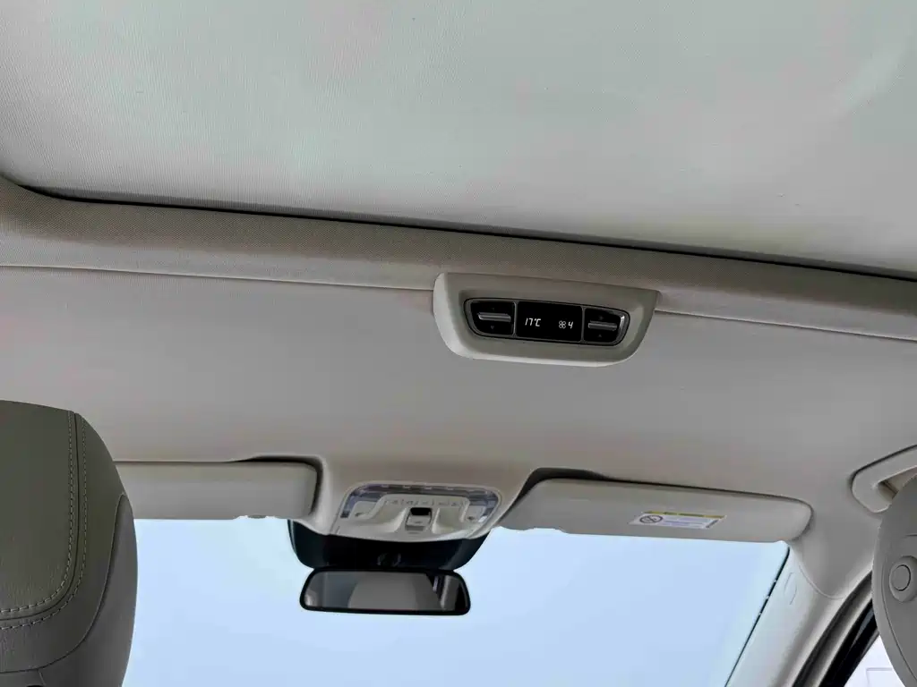Mercedes-Benz V-Class 2020 — фото 15