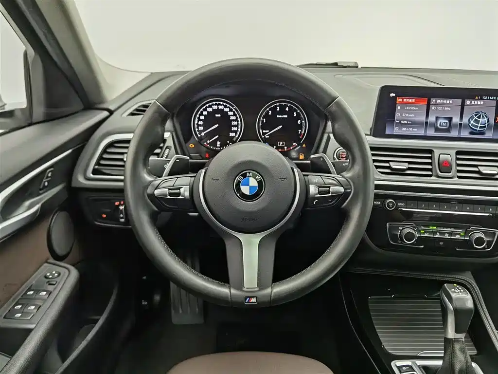 BMW 1 Series 2019 — фото 11