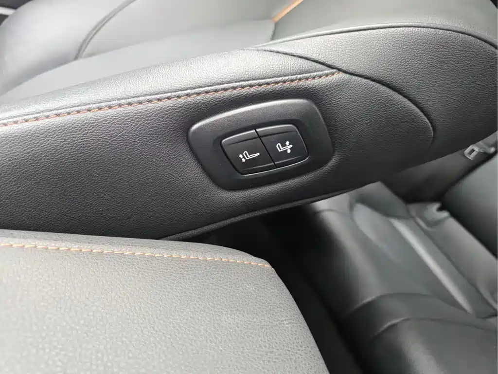 Toyota Camry 2023 — фото 12