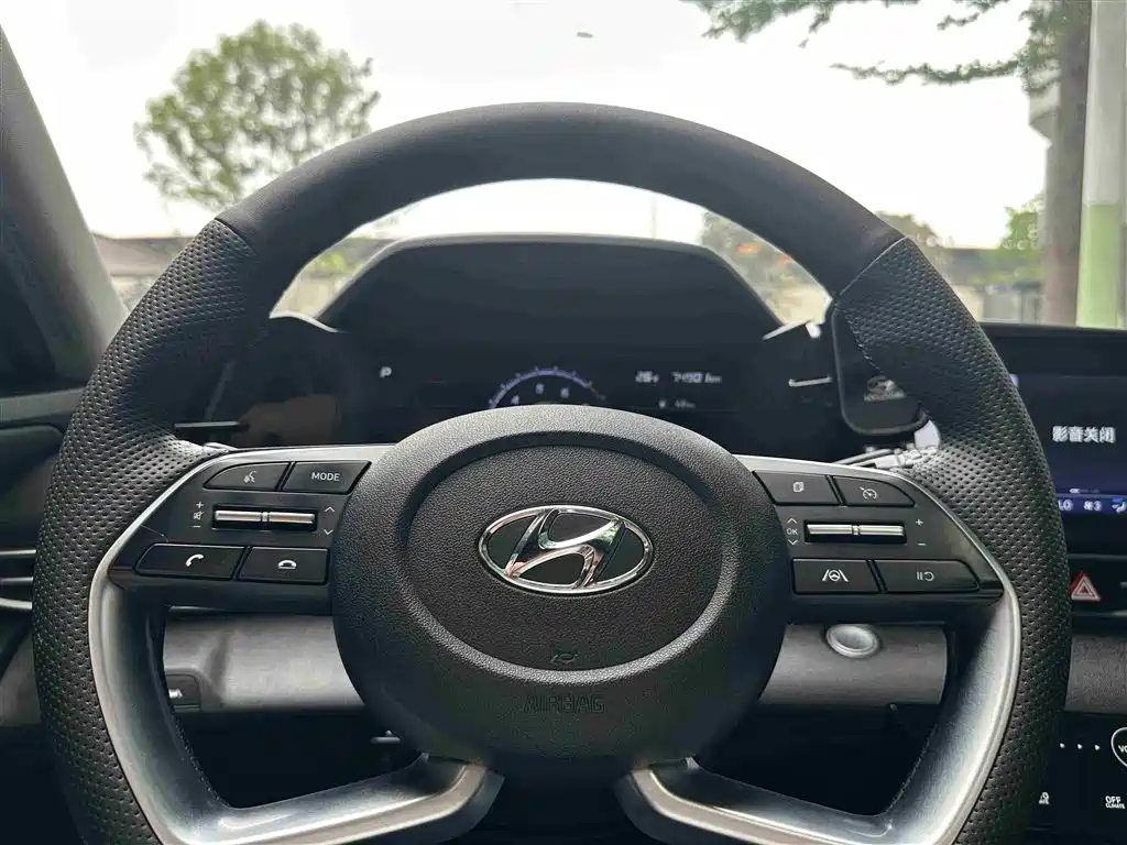 Hyundai Elantra 2021 — фото 13
