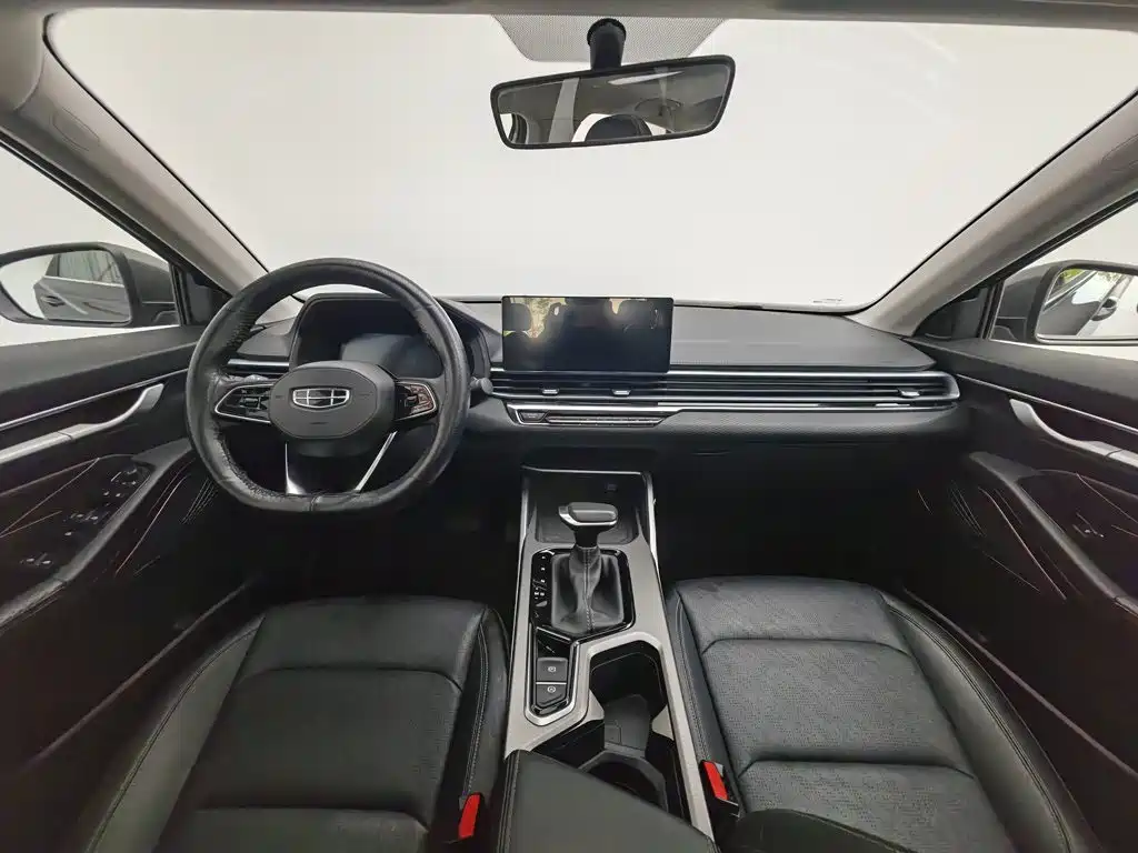 Geely Emgrand 2022