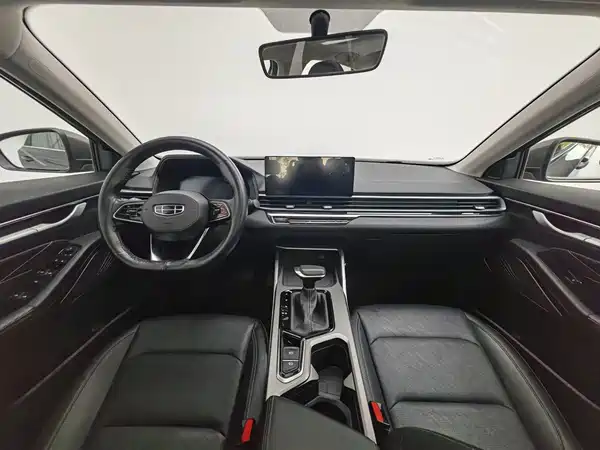 Geely Emgrand 2022