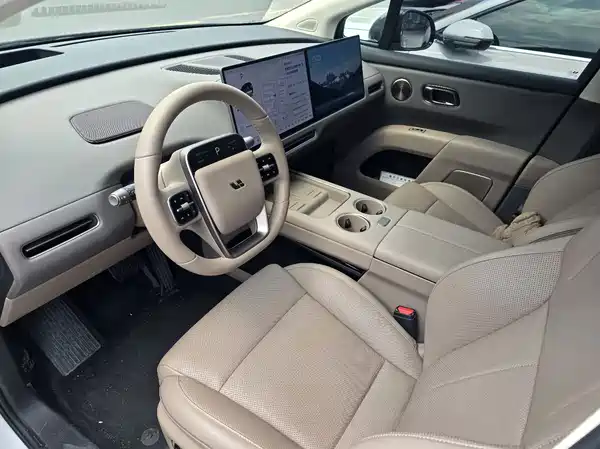 Li Auto i8 2025