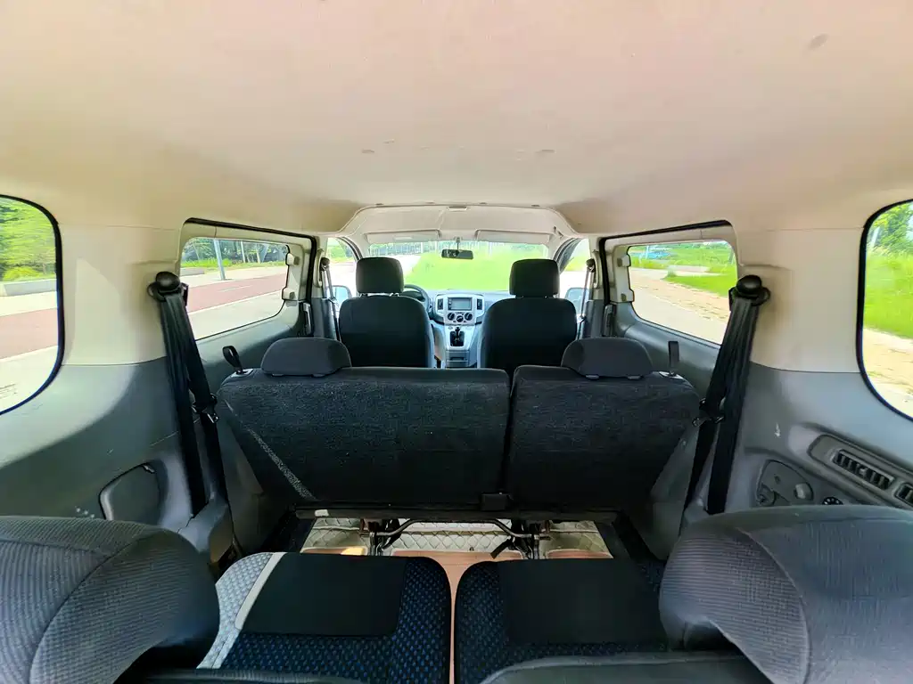 Nissan NV200 2013 — фото 12